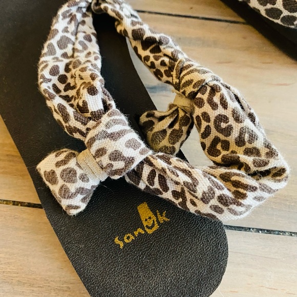 Sanuk Cheetah Yoga Slingshot Flip Flop Sandals - Picture 2 of 4